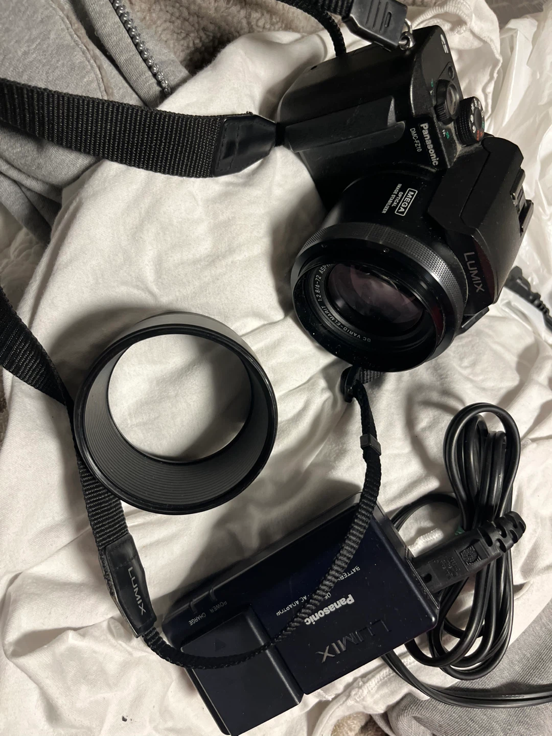 Panasonic Lumix DMC-FZ10 Digital Camera - photo 4