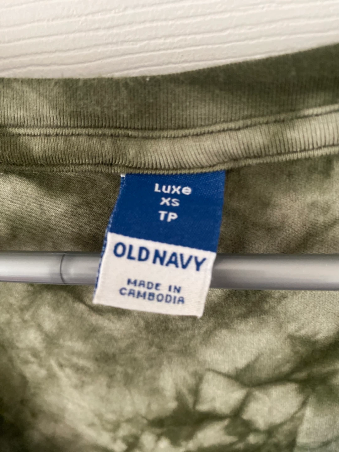 Old Navy Luxe Tie-Dye V-Neck T-Shirt - XS - photo 3