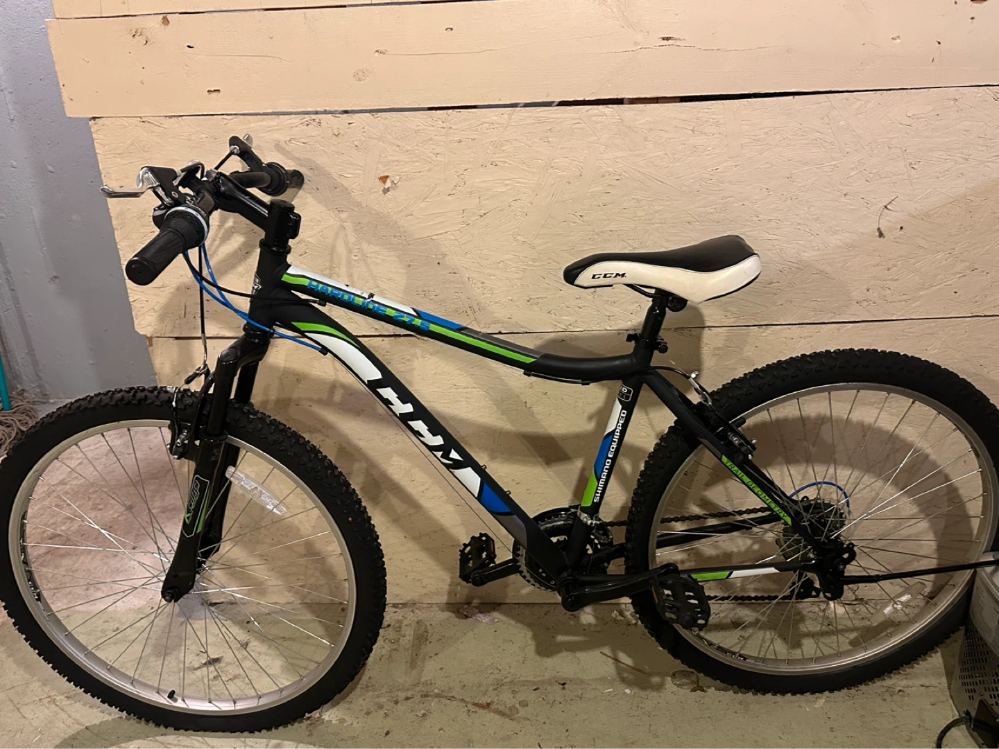 🚲 CCM Hardline 27.5” Mountain Bike – Great Condition