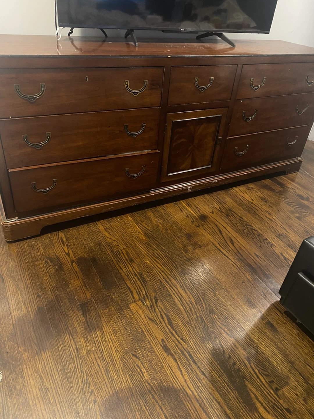 8-Drawer Dresser - Solid Wood, Excellent Condition - photo 2