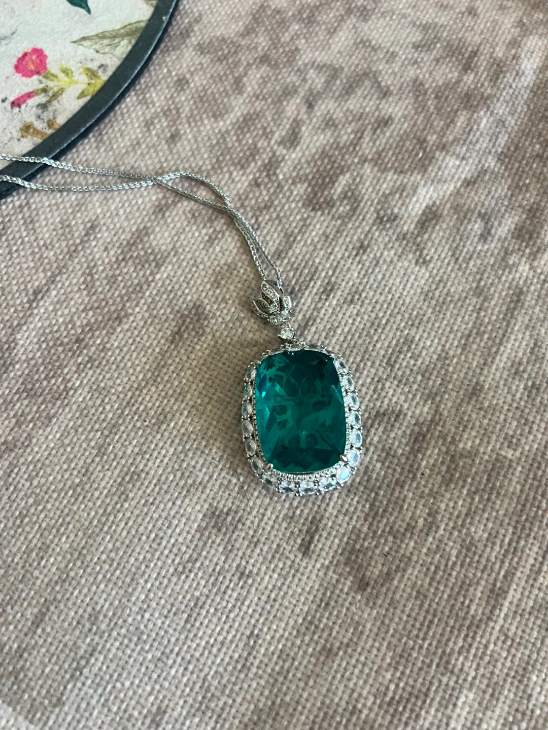 Pendant Necklace with Green Gemstone and Silver Chain - photo 2