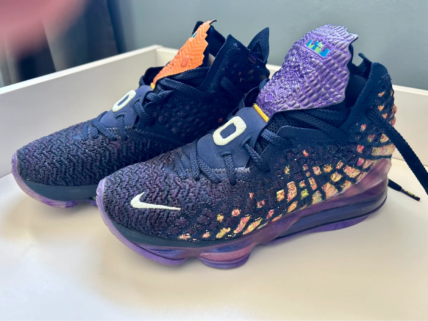 Nike LeBron 17 "Graffiti"