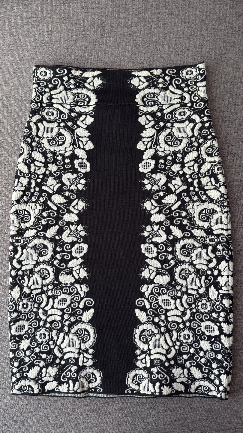 BCBGMAXAZRIA Black & White Floral Knit Pencil Skirt XS