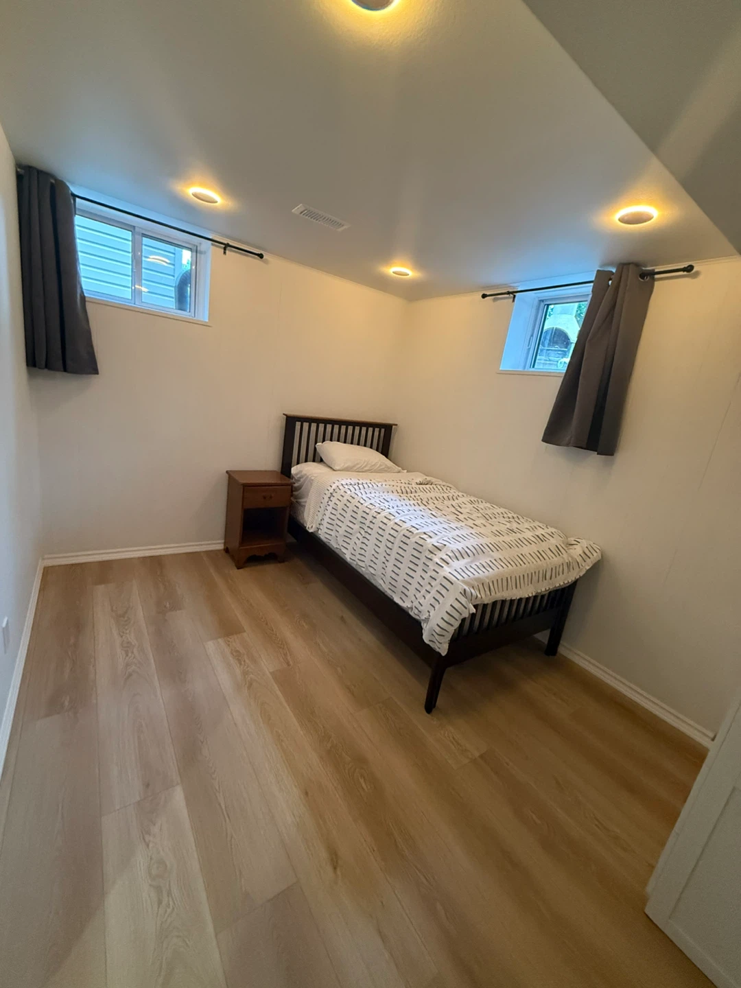 1 Bedroom Basment apartment - Available July 1st - photo 2
