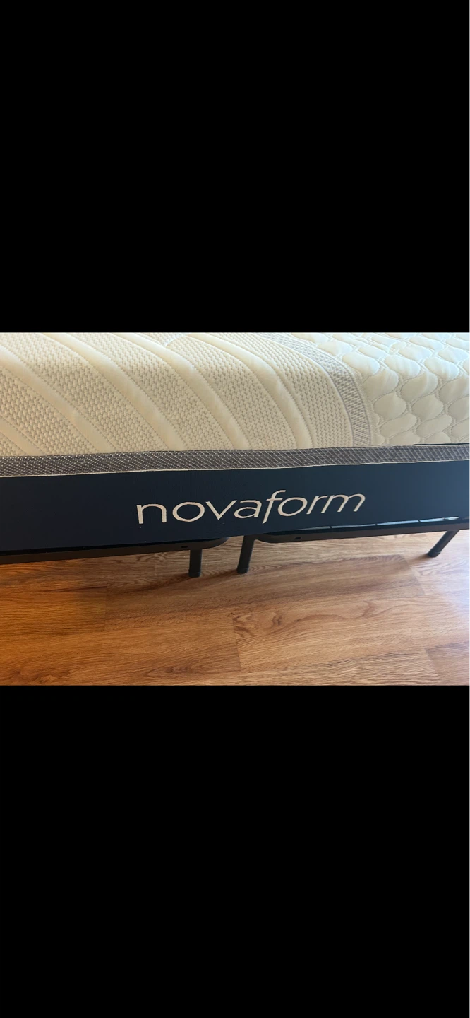 Novaform Mattress queen mattress with frame and 3 pillows - photo 3