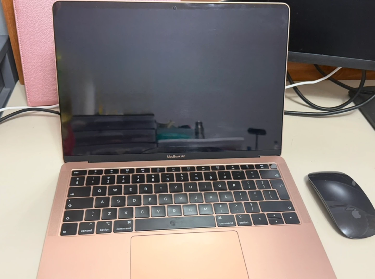 MacBook Air 13" (2019) + Apple Magic Mouse