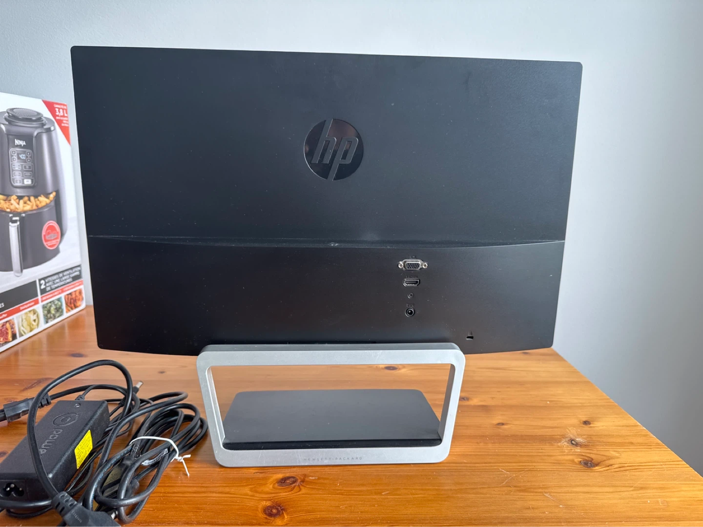 HP 22-inch IPS LED Monitor - photo 2