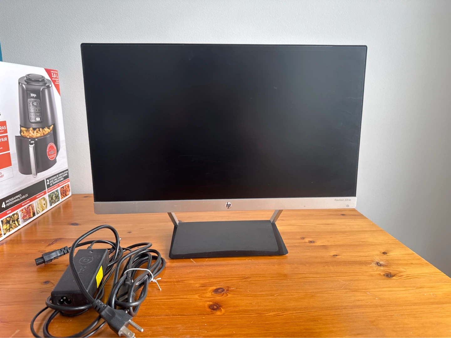 HP 22-inch IPS LED Monitor