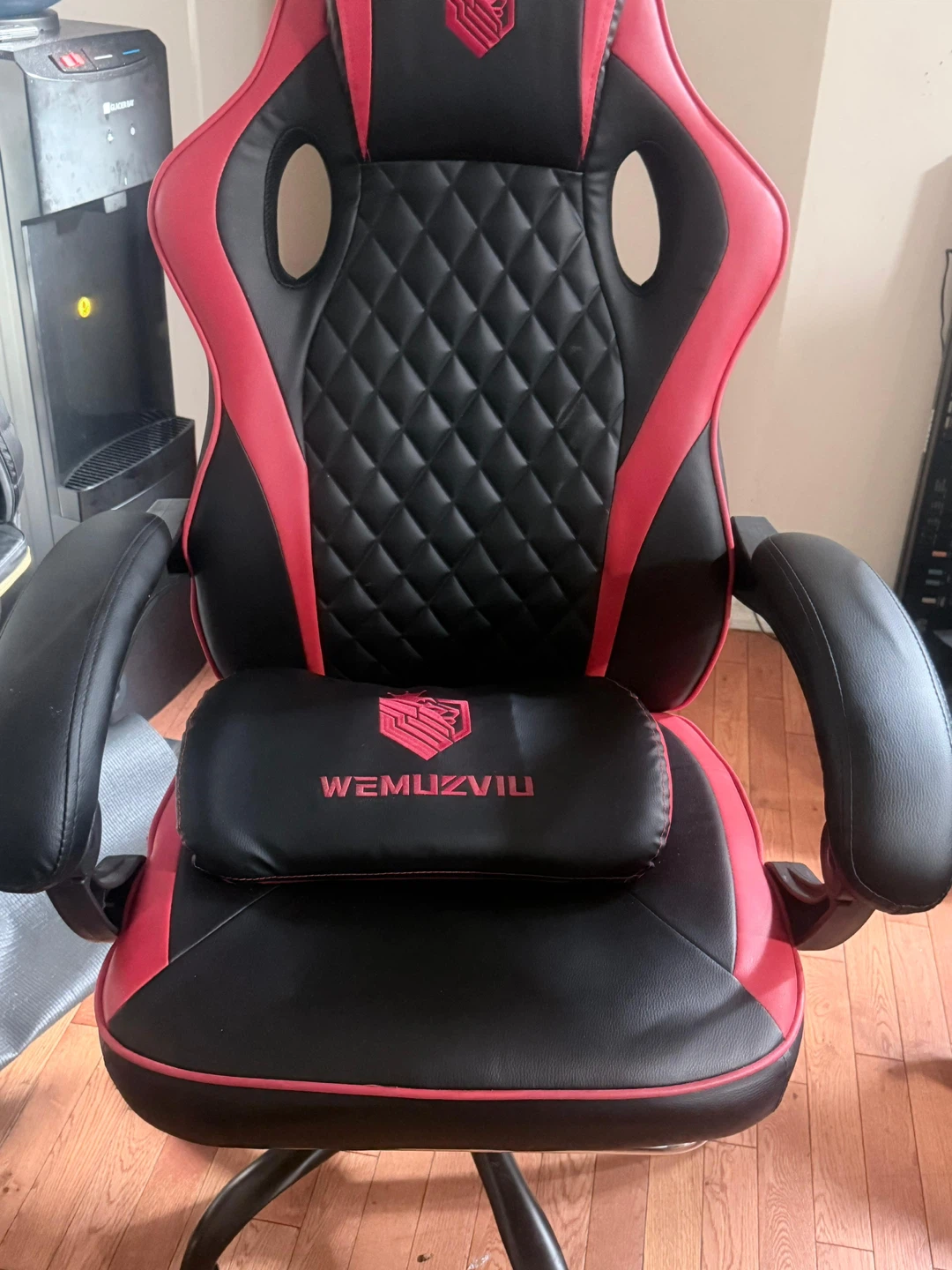 WEMUZVIU Gaming Chair - Red and Black