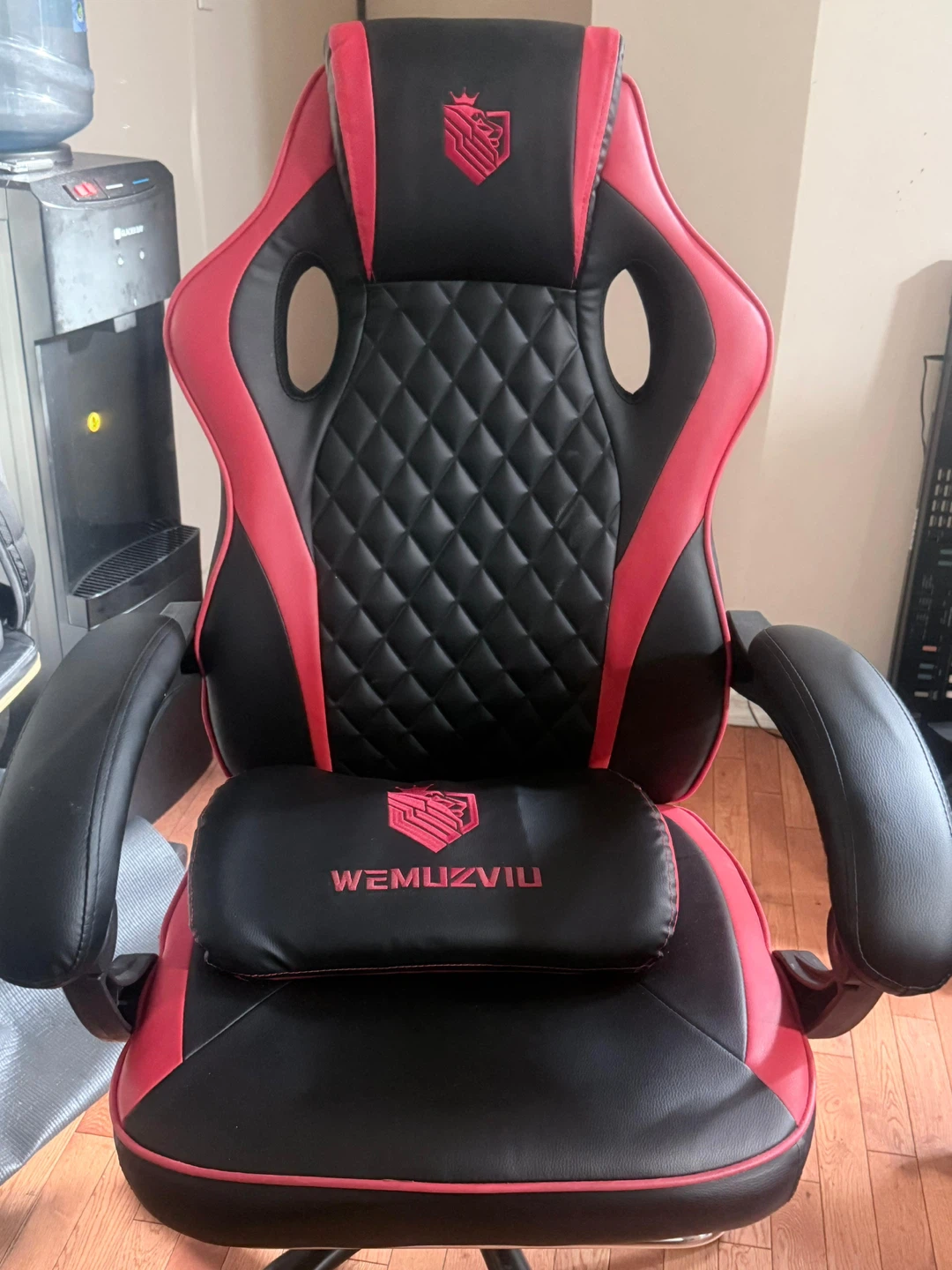 WEMUZVIU Gaming Chair - Red and Black - photo 2