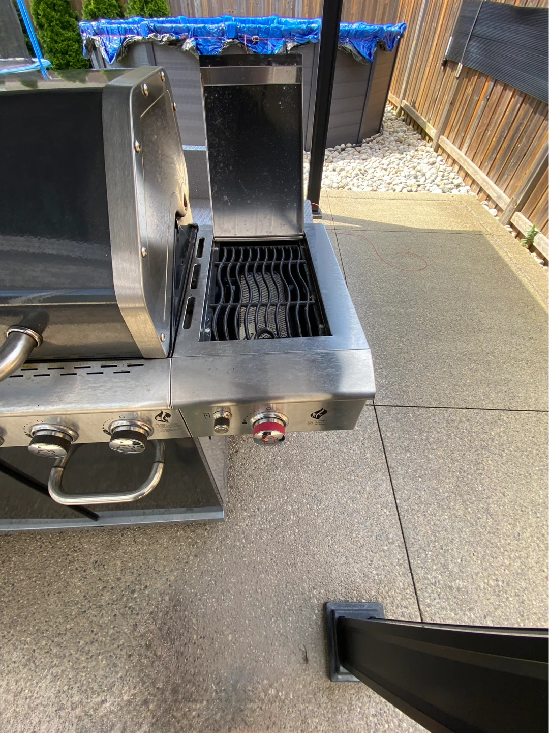 Nexgrill Deluxe Propane BBQ - photo 3