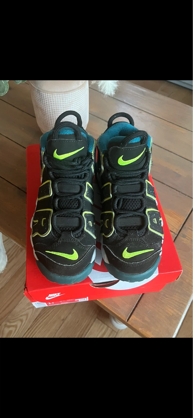 Nike Air More Uptempo (PS) Big Kid Shoes Size 1.5 - photo 2