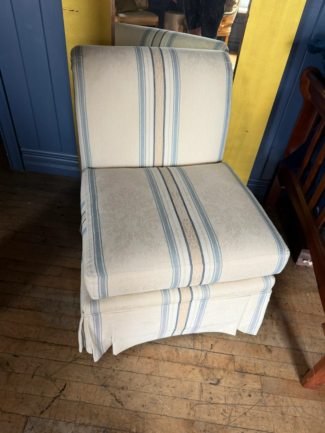 2 Striped Accent Chairs - photo 2
