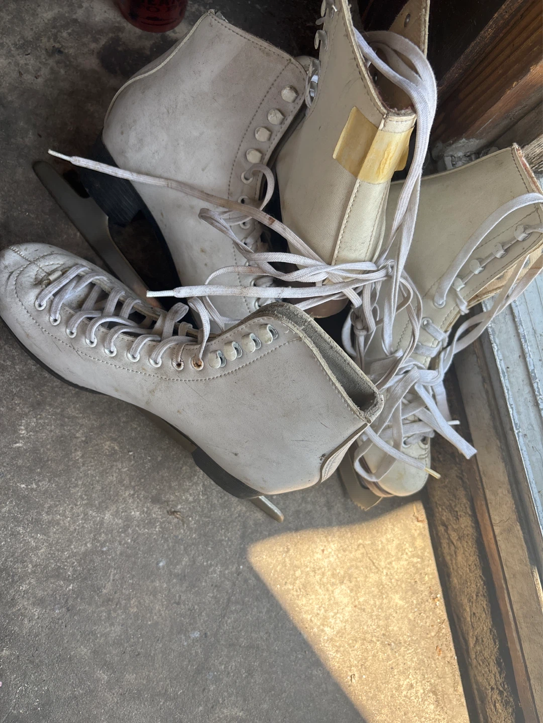 White vintage  Figure Ice Skates