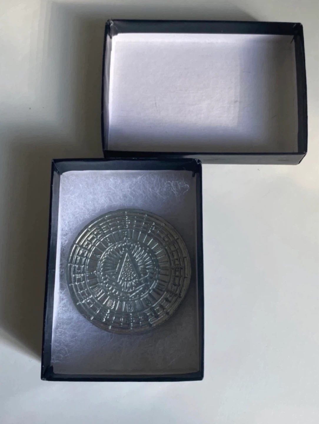 Assassin's Creed Syndicate Limited Edition Collectors Coin - photo 3