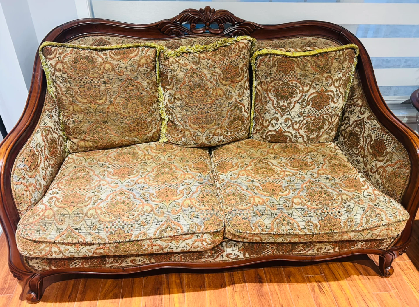 Beautiful tables and sofas for sale - photo 4