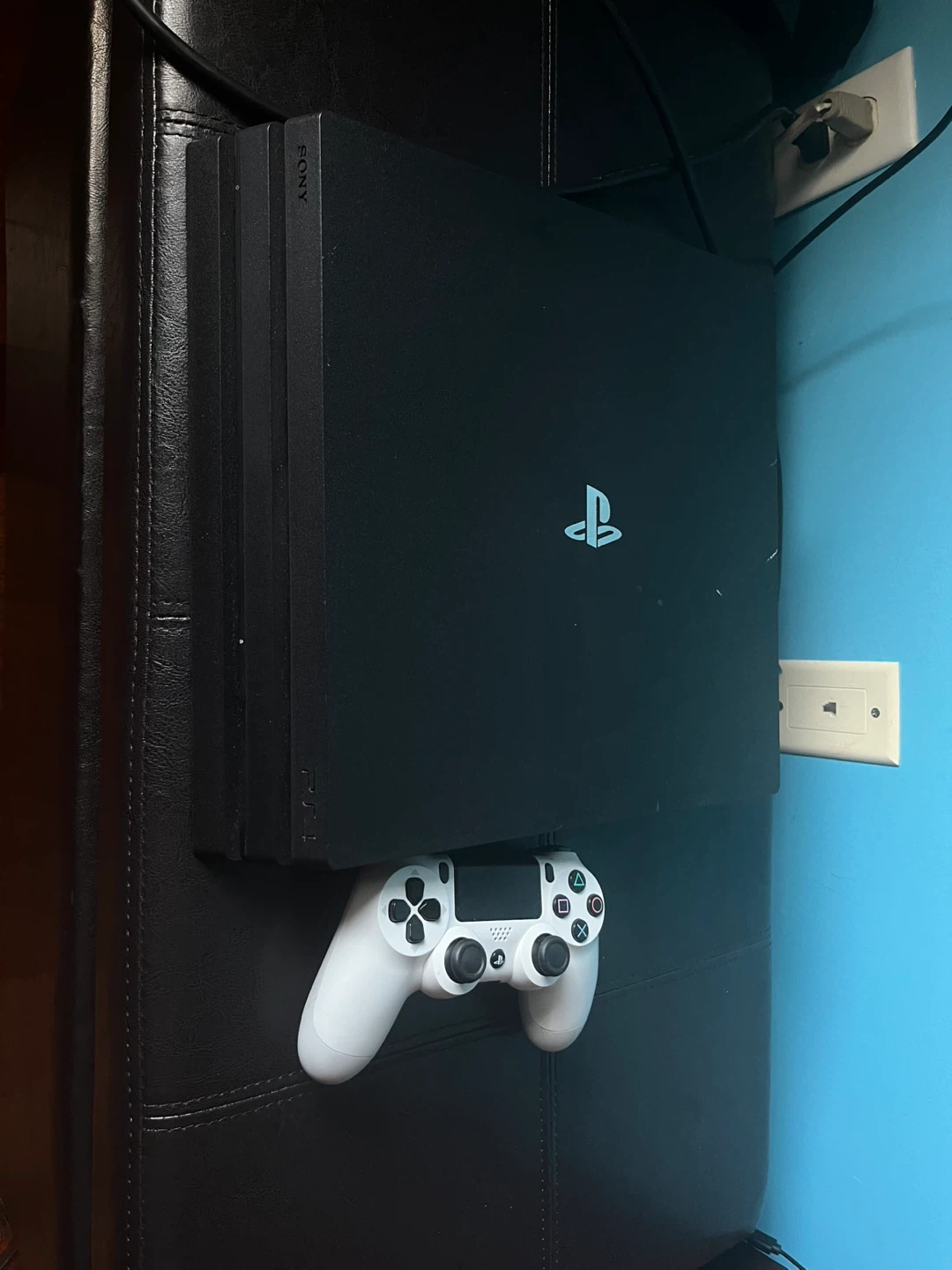 PlayStation 4 Pro (PS4 Pro) 1T + 1 Controller + 7 Games - photo 3