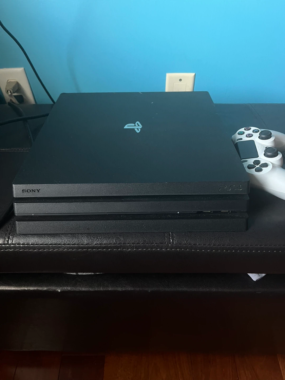PlayStation 4 Pro (PS4 Pro) 1T + 1 Controller + 7 Games