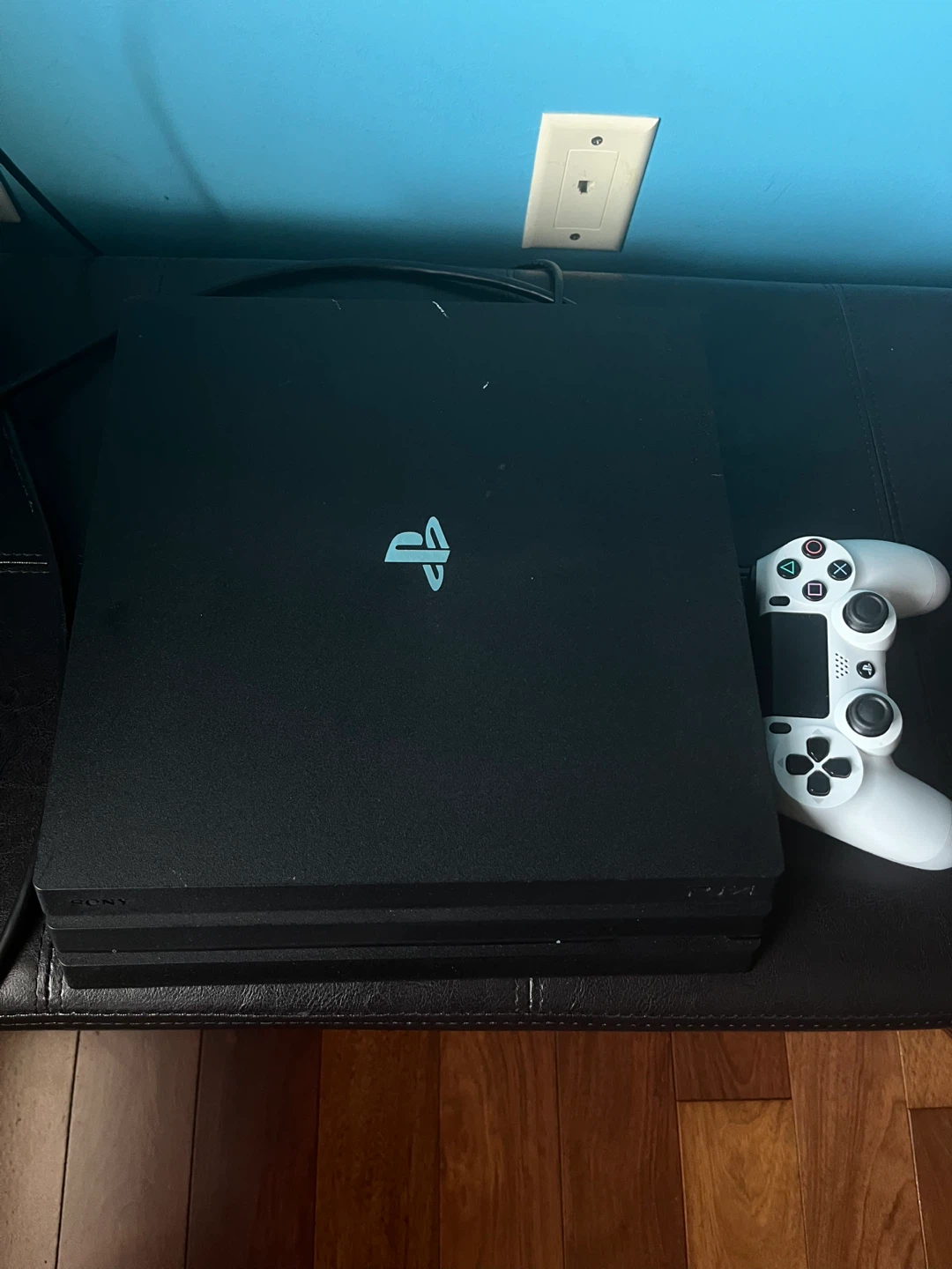 PlayStation 4 Pro (PS4 Pro) 1T + 1 Controller + 7 Games - photo 2