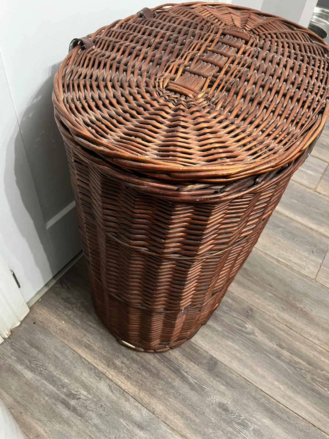Wicker Laundry Hamper with Lid - photo 3