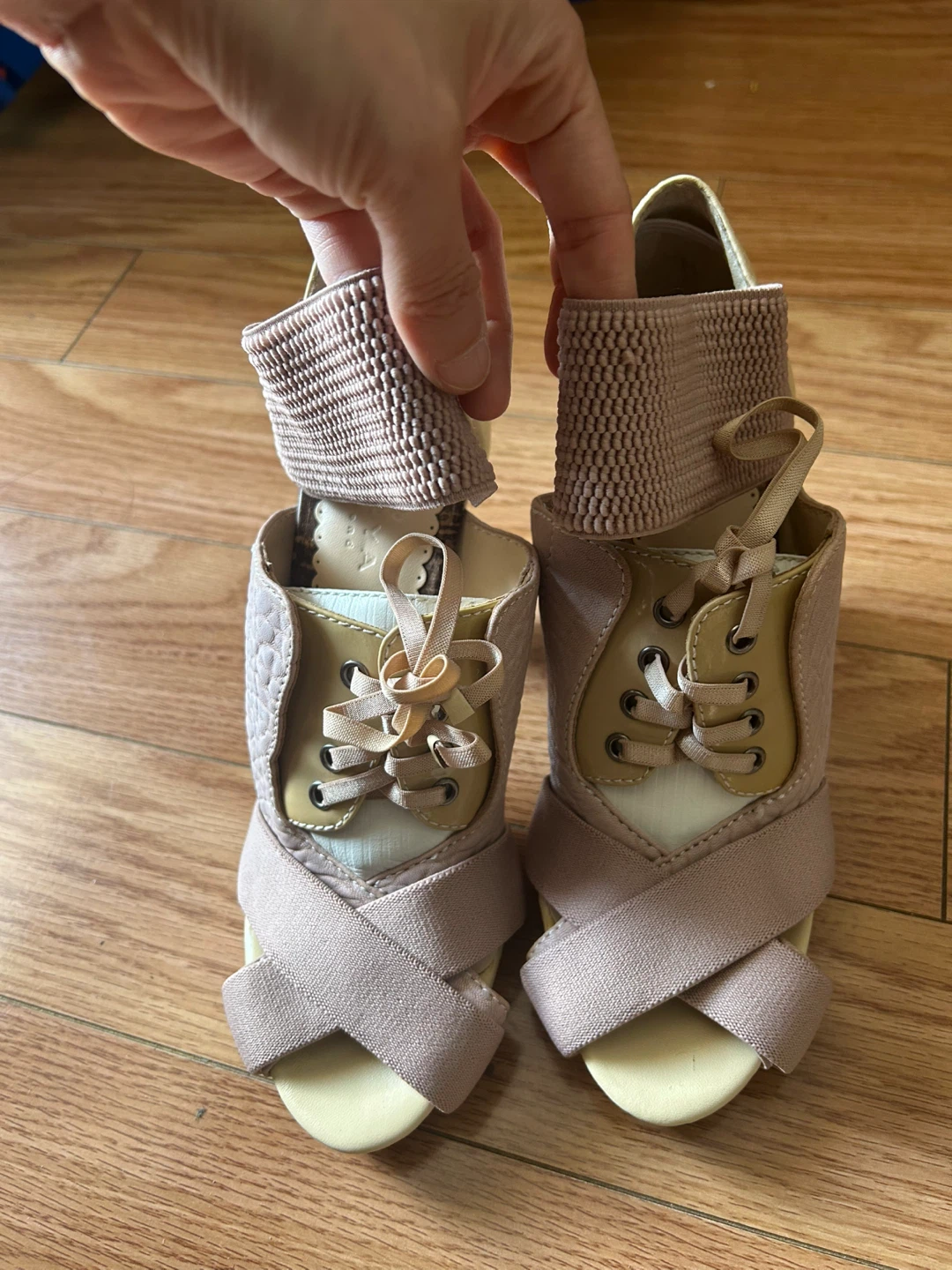 Brand New JORYA Women's Heeled Leather Sandals Size 6 - photo 2