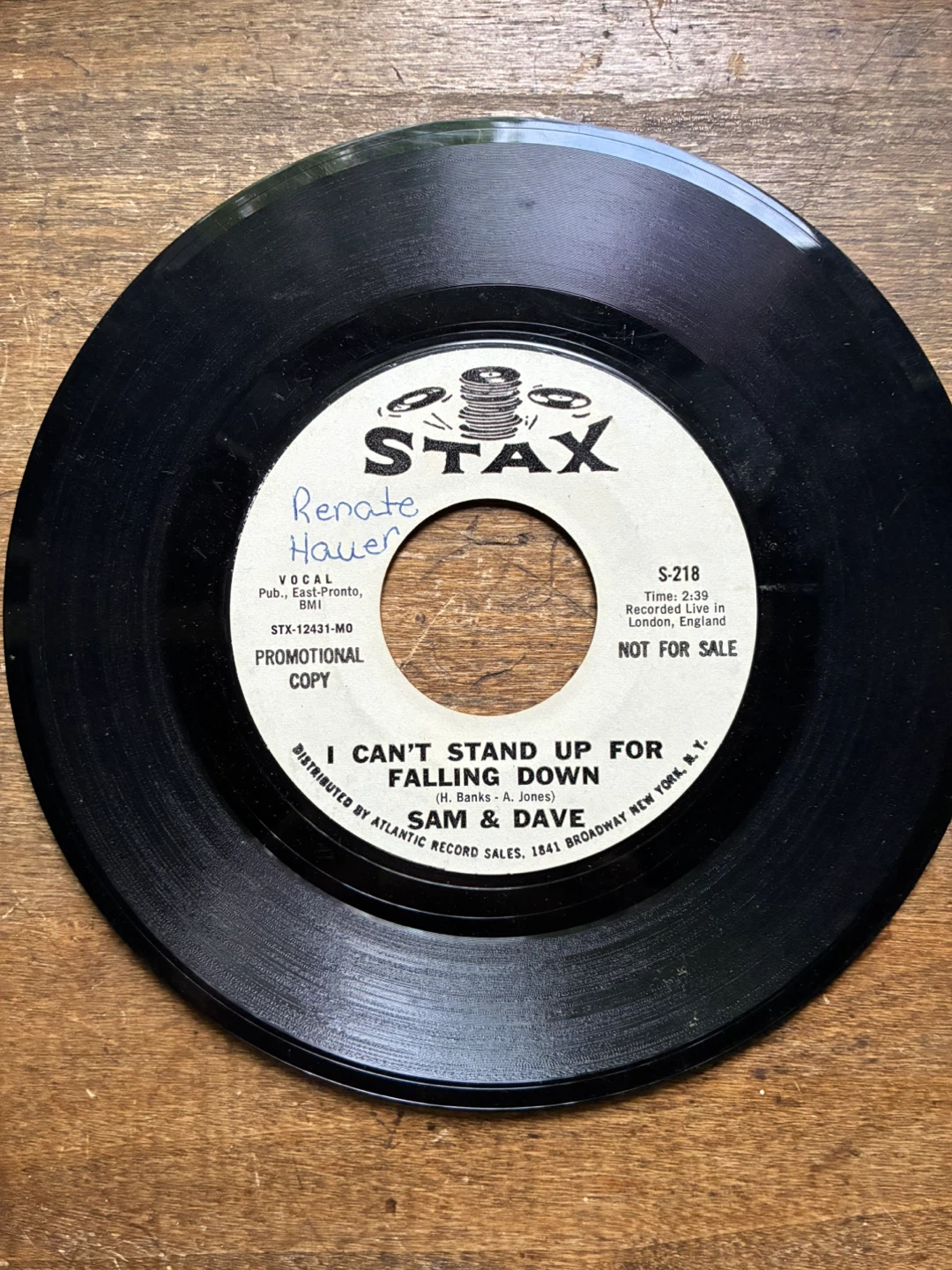 45 vinyl Sam & Dave Soothe Me I Can't Stand Up For Falling Down