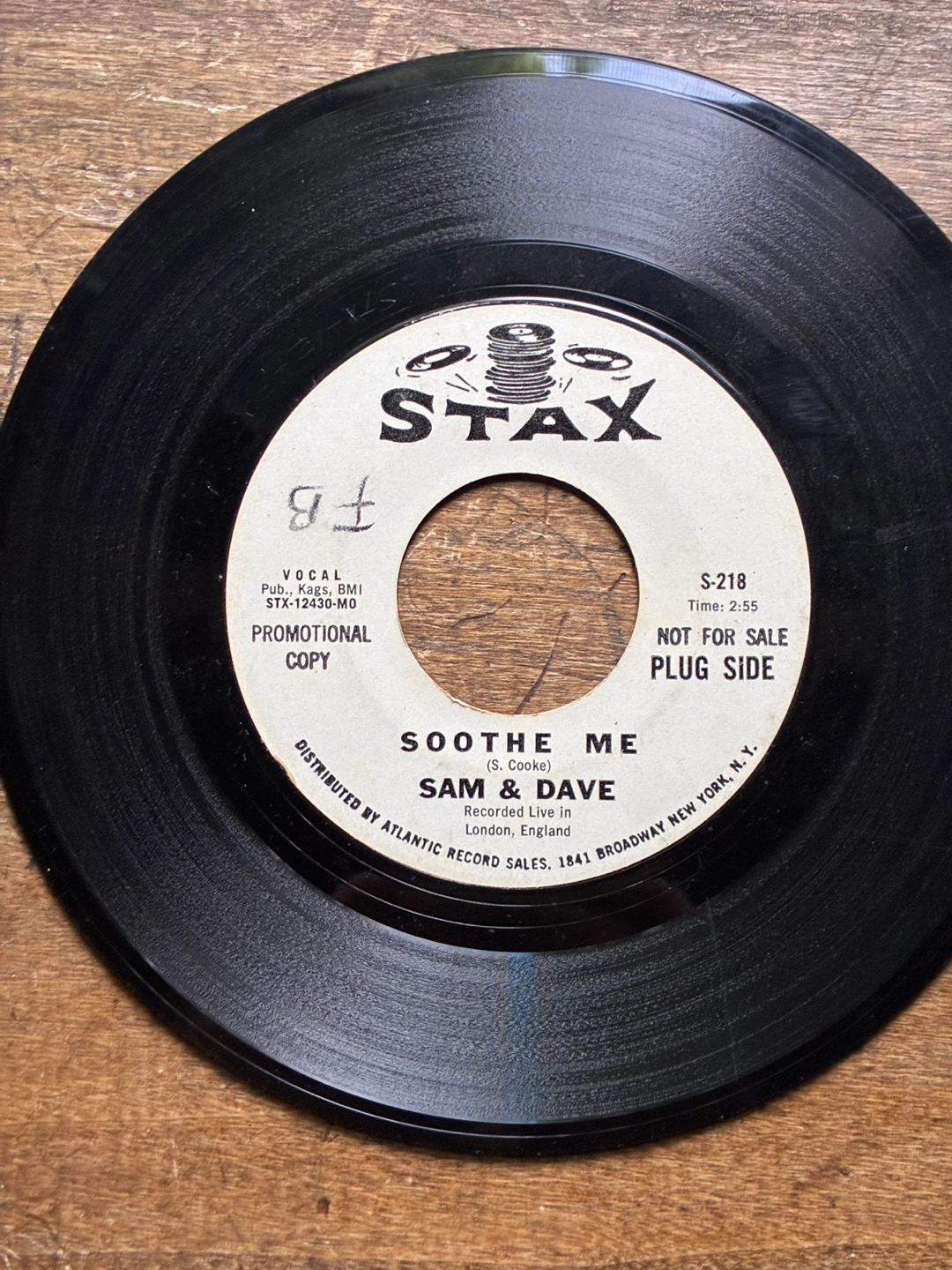 45 vinyl Sam & Dave Soothe Me I Can't Stand Up For Falling Down - photo 4