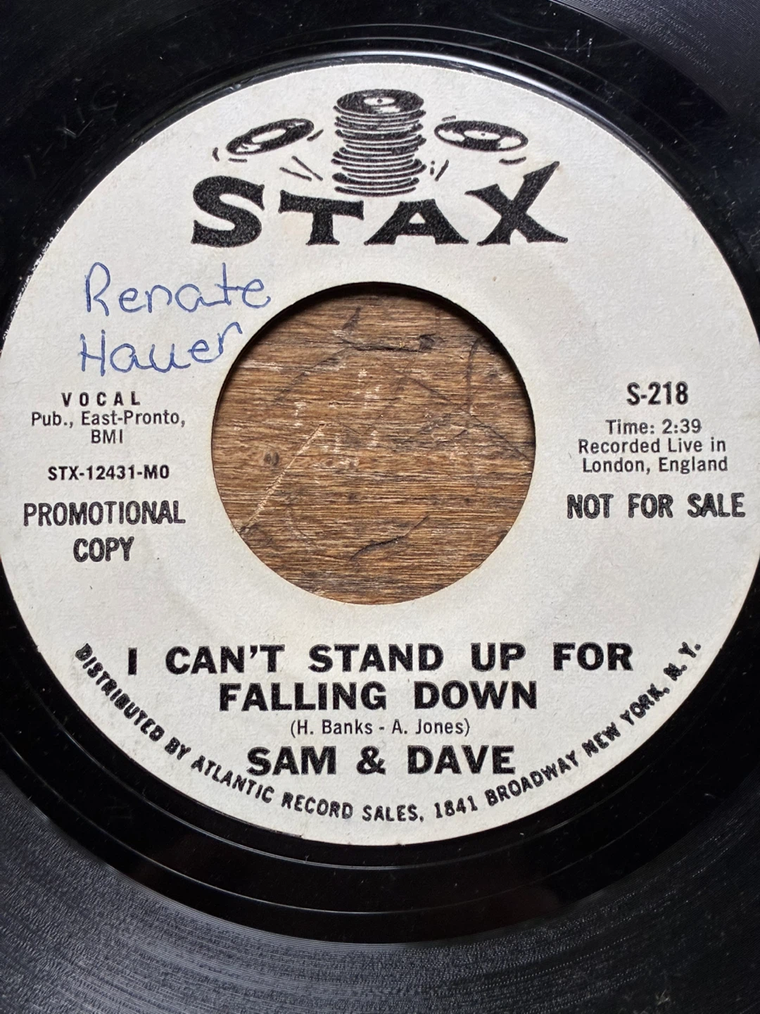45 vinyl Sam & Dave Soothe Me I Can't Stand Up For Falling Down - photo 2