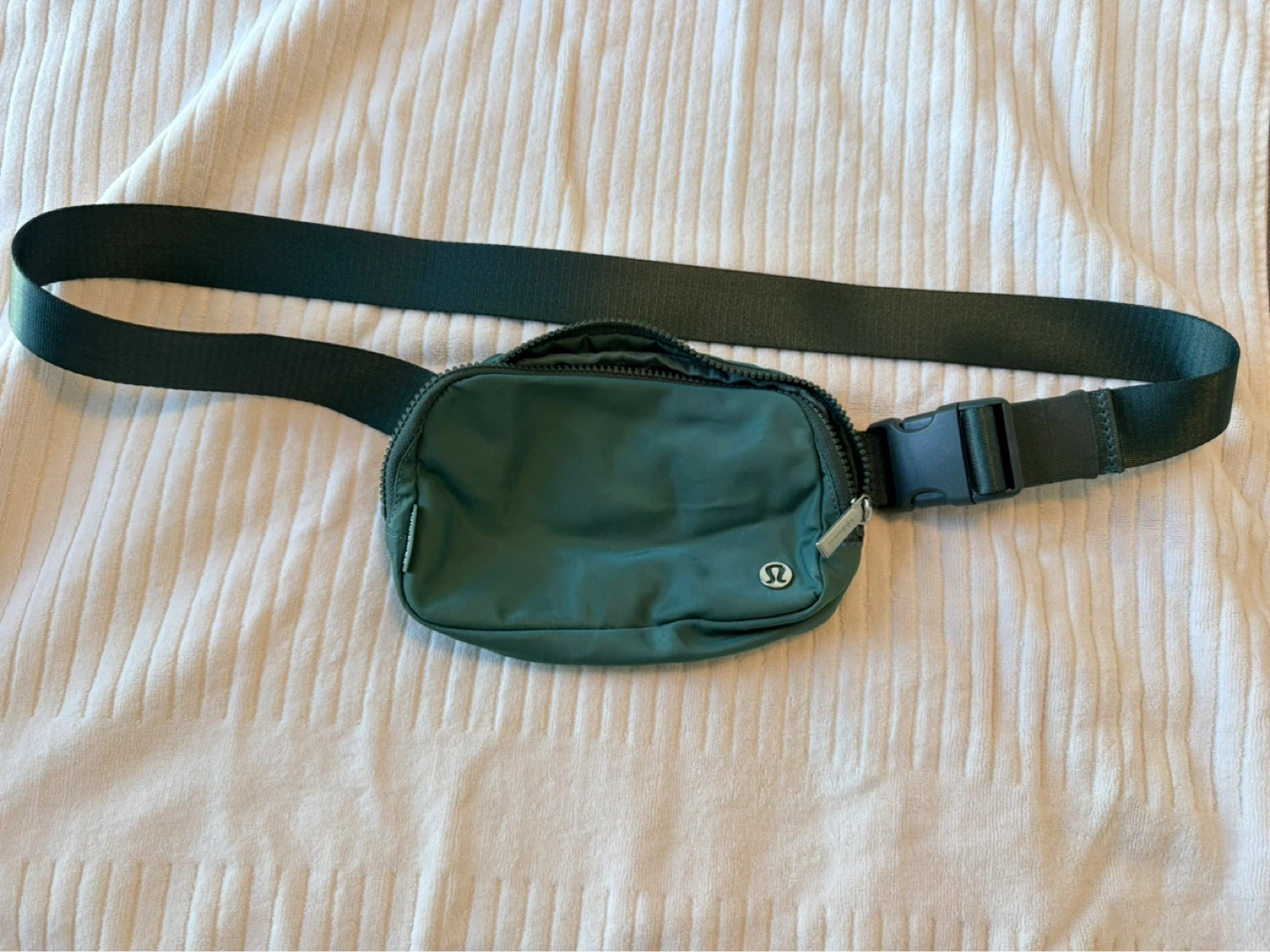 Lululemon Everywhere Belt Bag - Green 1L