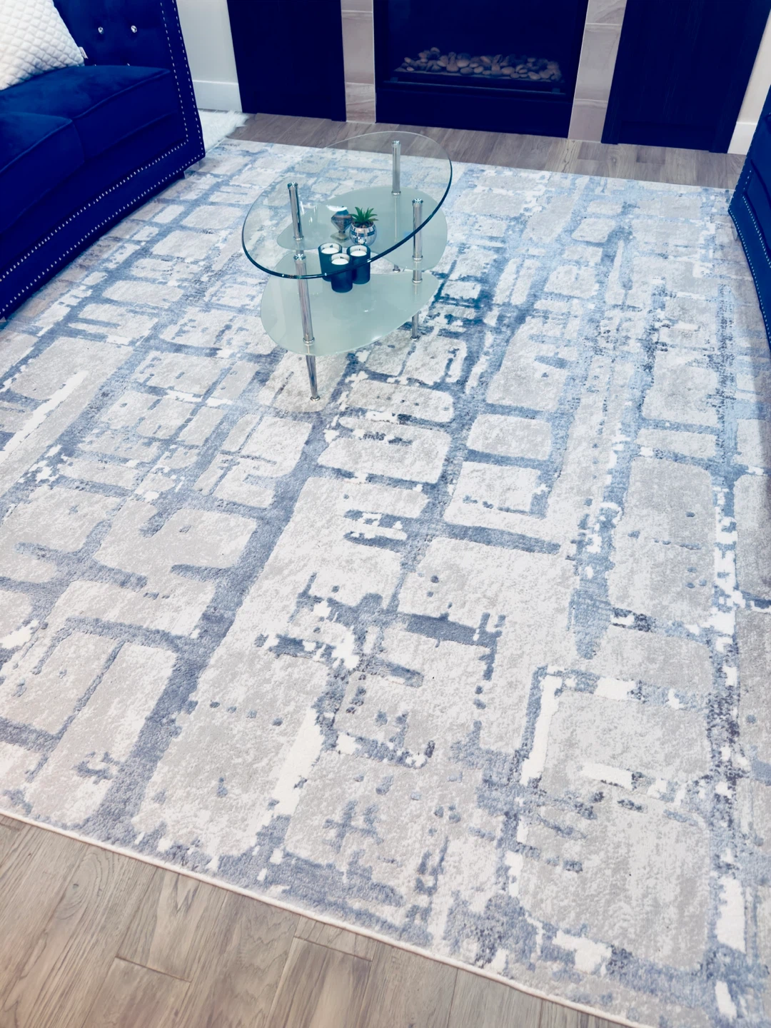 Like new-Abstract Area Rug