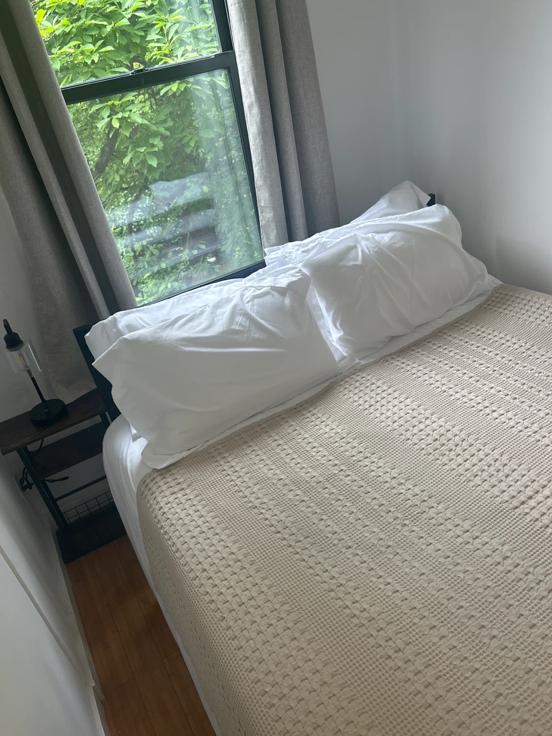 Queen bed frame and mattress - photo 3
