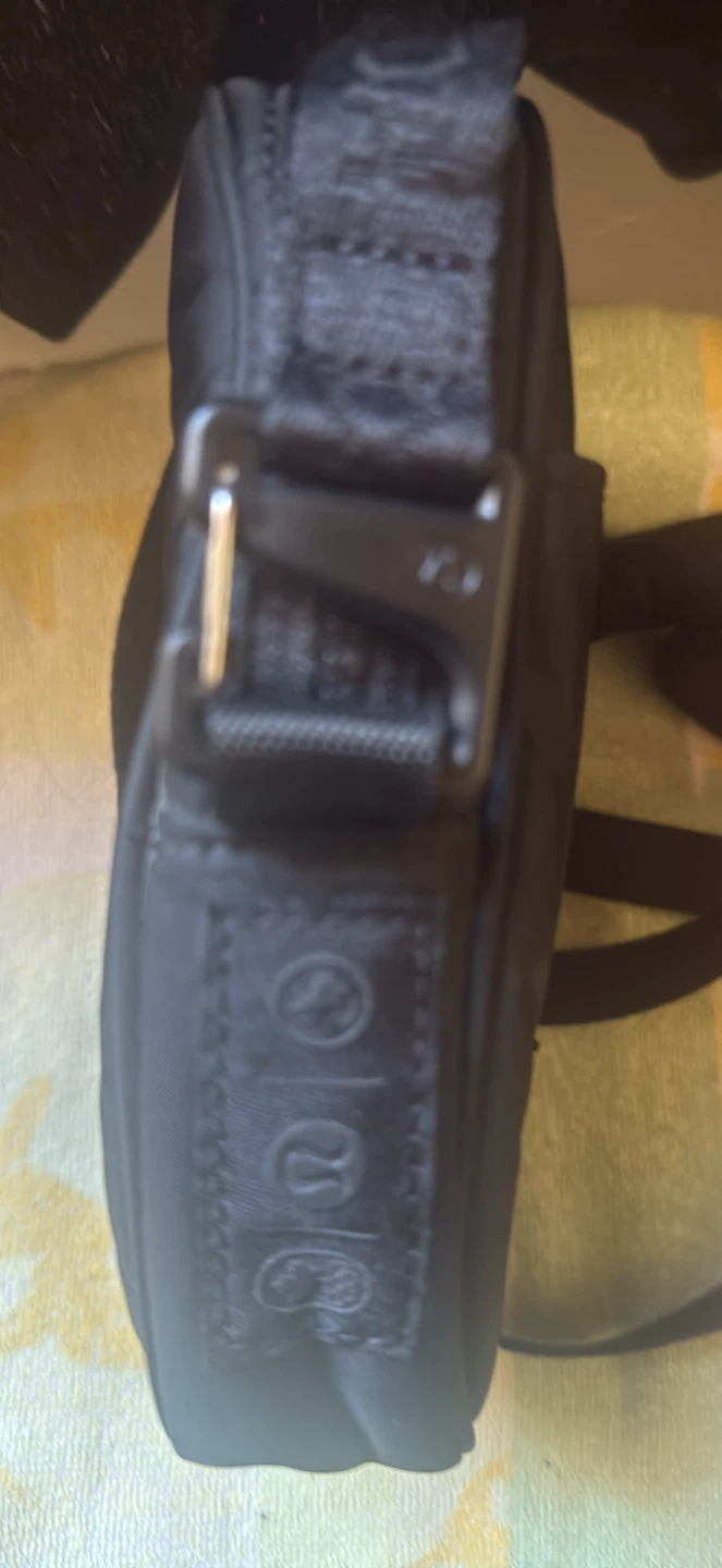 Lululemon Black Crossbody Bag with Maple Leaf Detail - photo 3