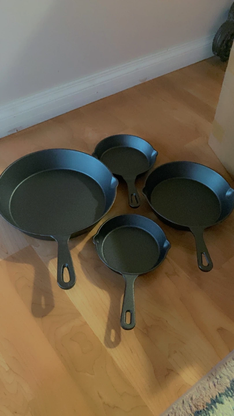 BRAND NEW Set of 4 Cast Iron Skillets - photo 2