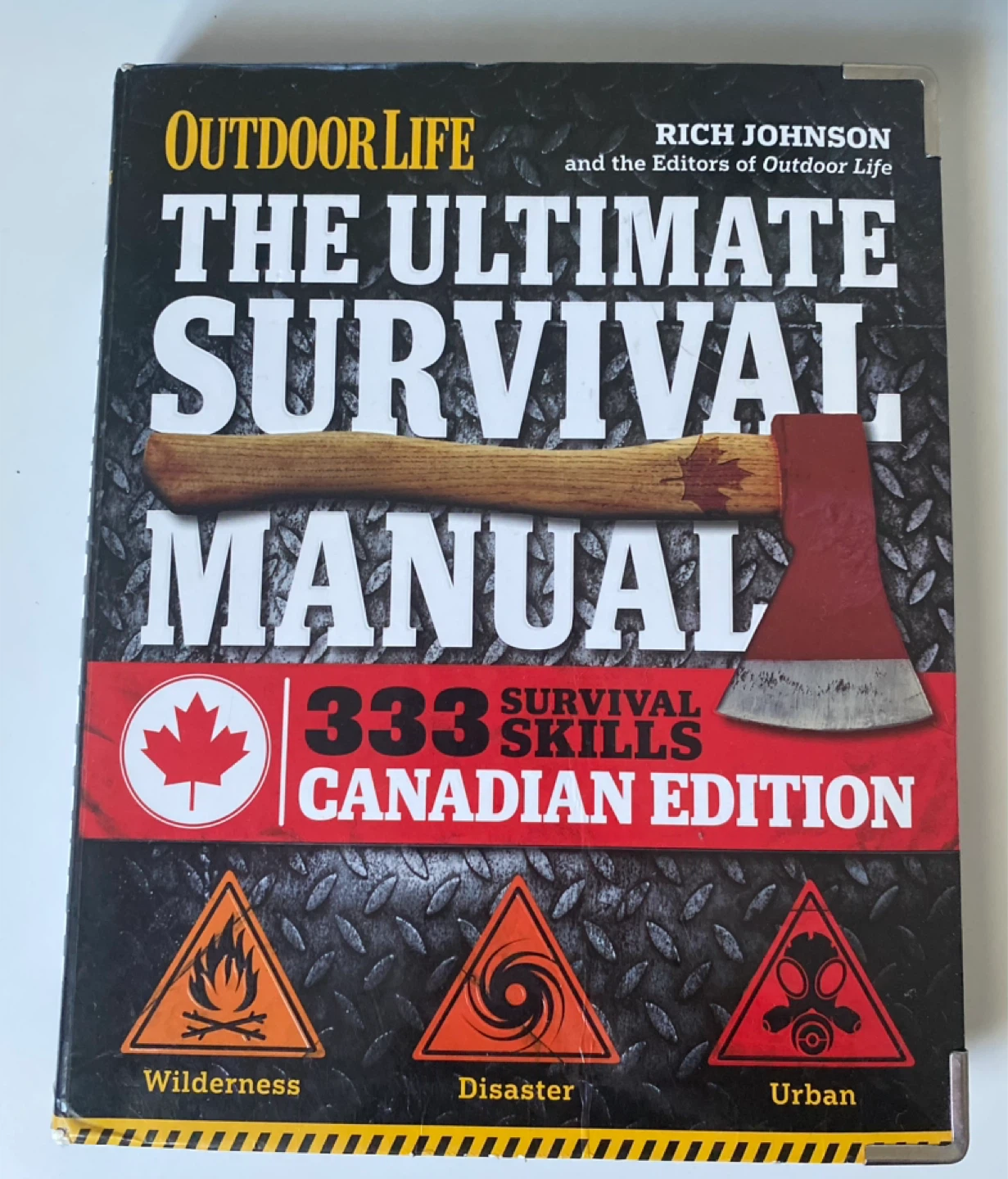 The Ultimate Survival Manual: 333 Canadian Edition