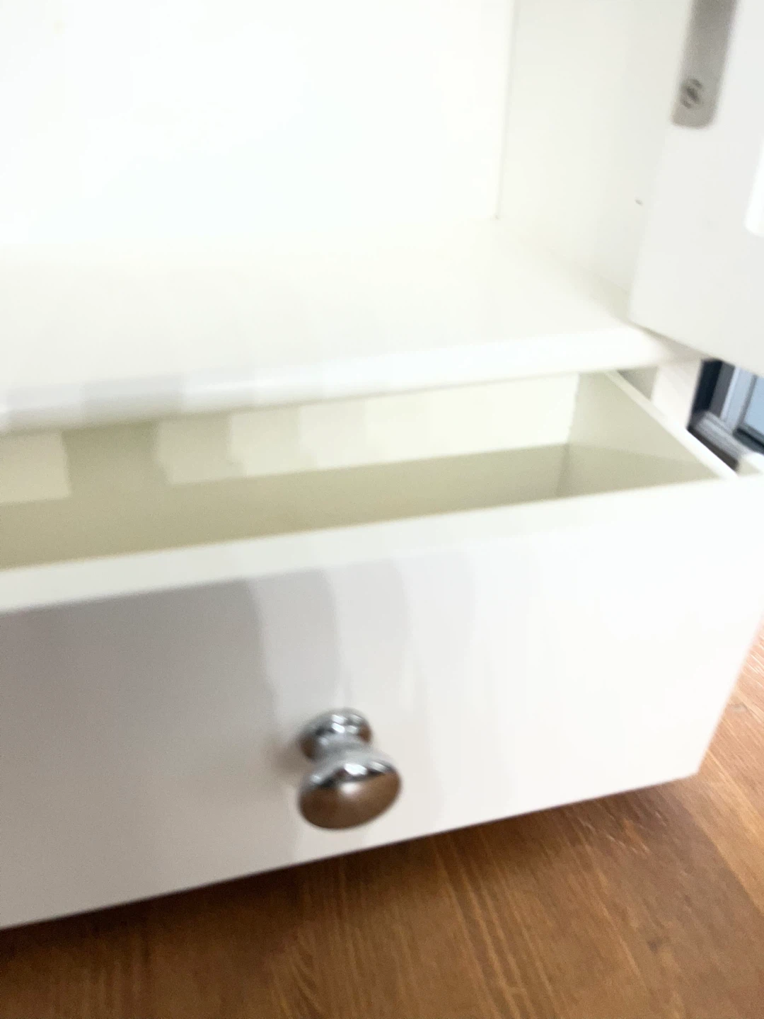 White Wall Mounted Cabinet with Glass Doors - photo 4