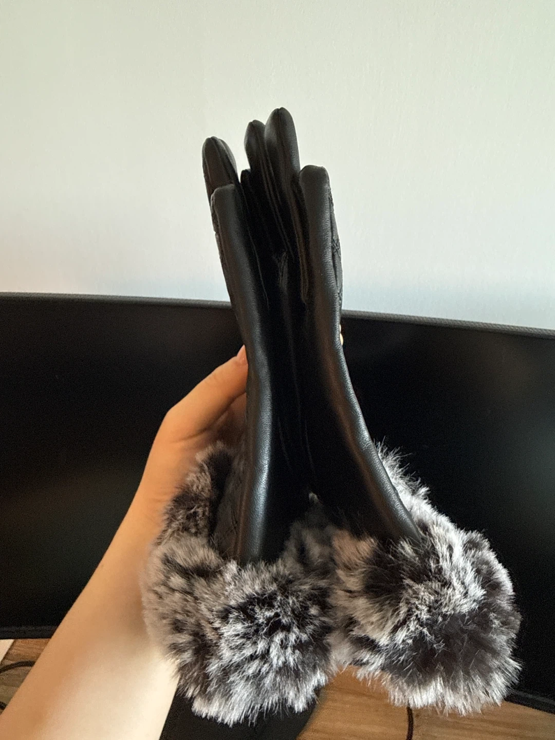 Brand New Black Quilted Leather Gloves with Faux Fur Trim - photo 5