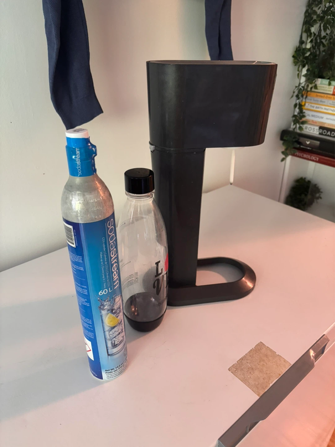 SodaStream Soda Maker with CO2 Cylinder and Bottle - photo 2