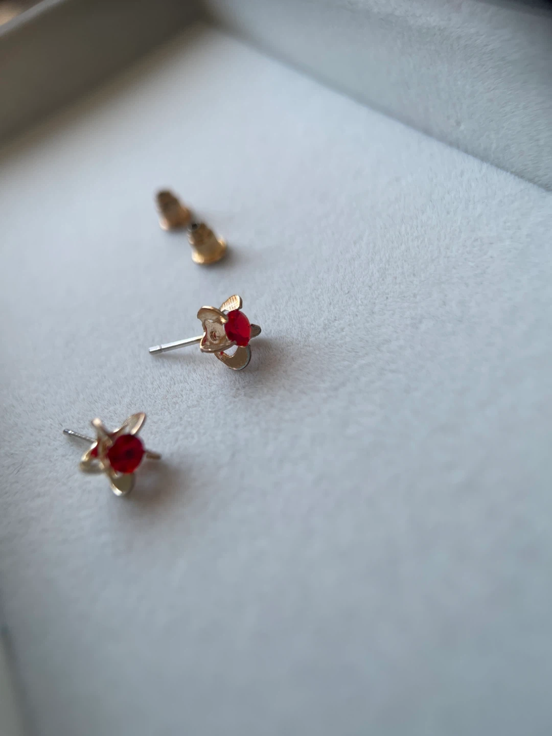 Gold Tone Star Earrings with Red Gems - photo 4