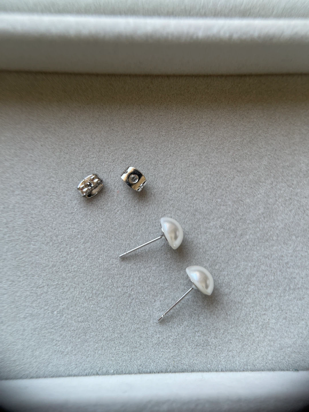 Pearl Stud Earrings with Silver Backings - photo 3