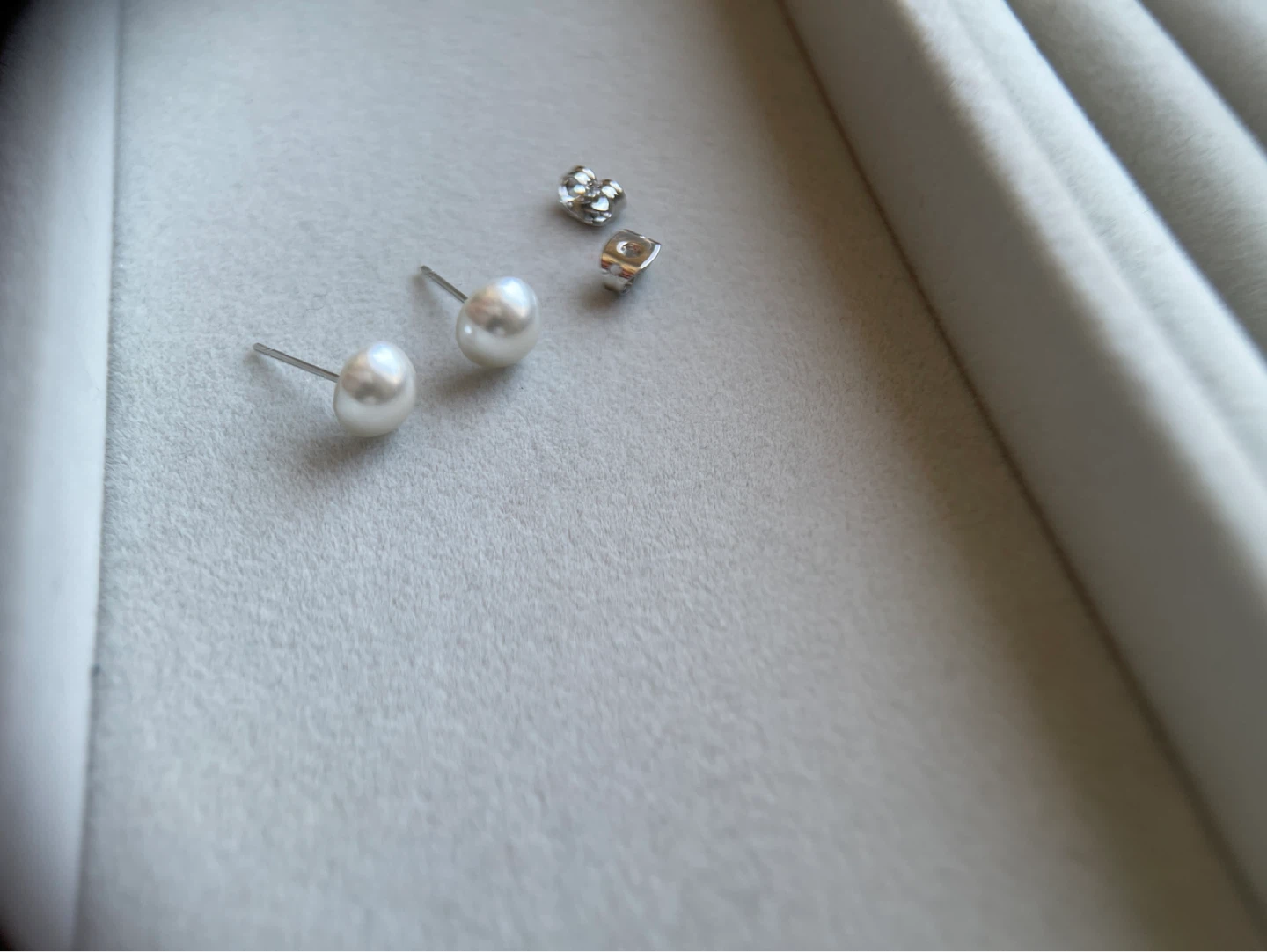 Pearl Stud Earrings with Silver Backings - photo 4