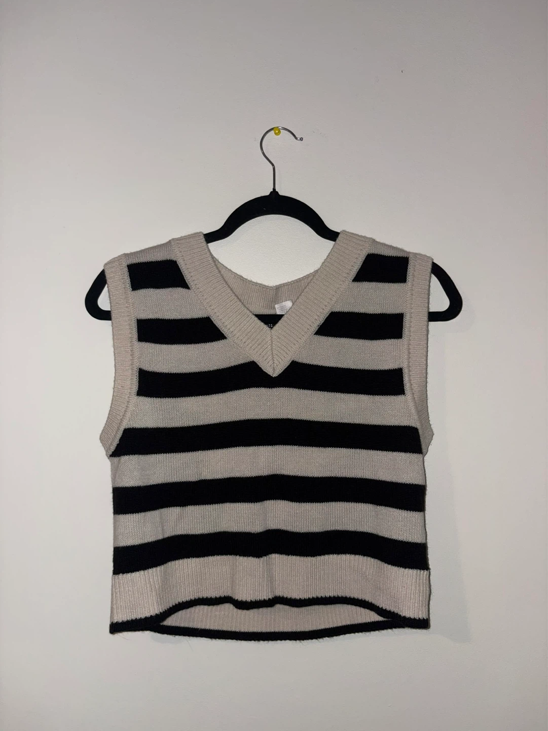 V-Neck Sweater Vests - photo 2