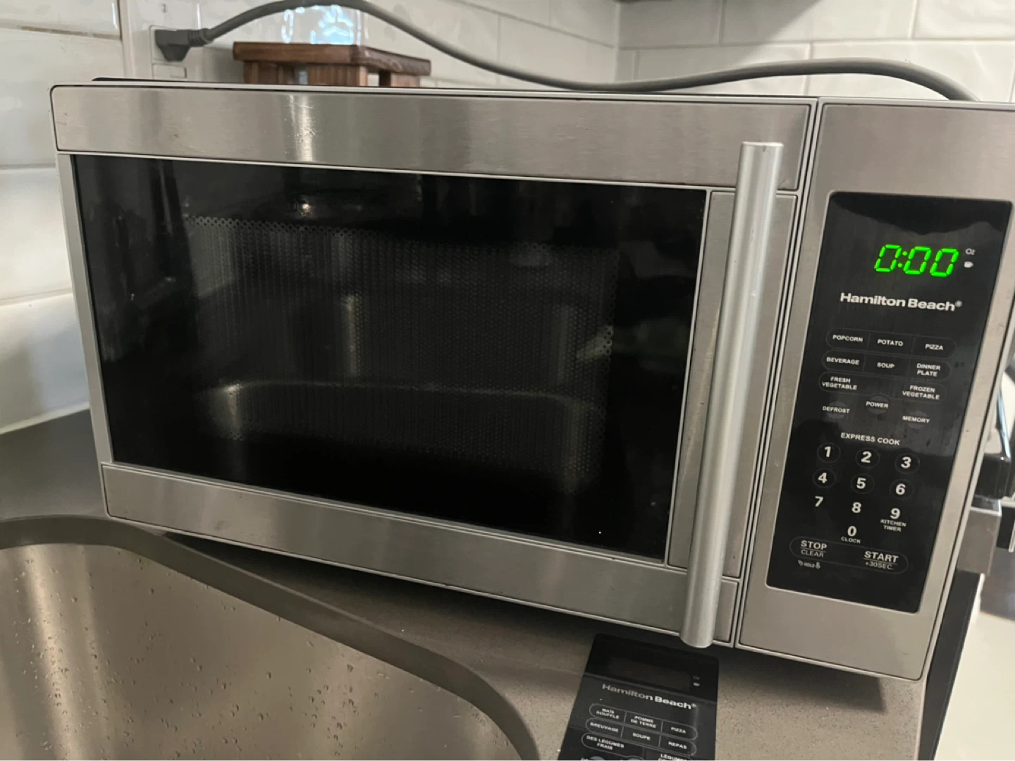 Hamilton Beach Stainless Steel Microwave – Clean & Fully Working