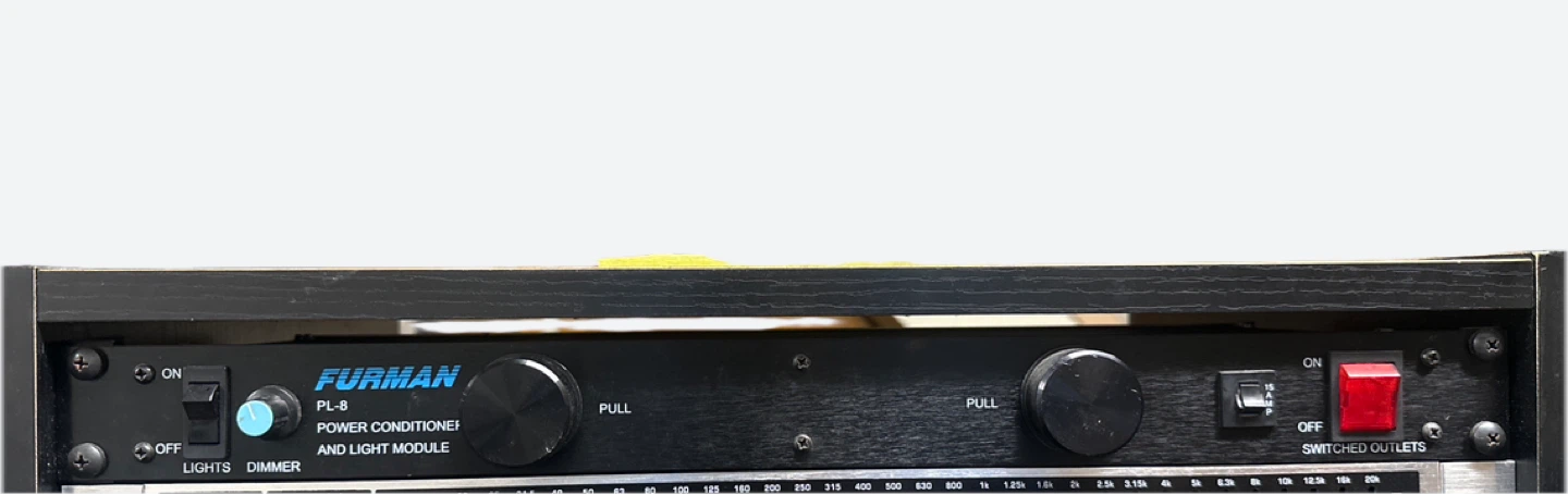 FURMAN PL-8 power conditioner and light module