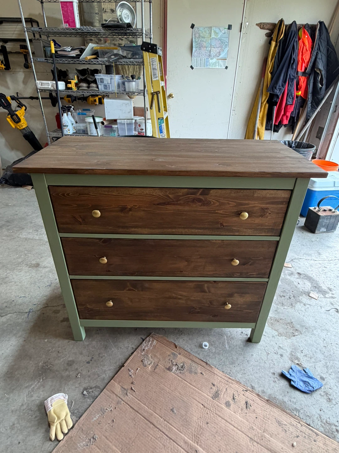Three-Drawer Wooden Dresser with Green Frame - photo 3