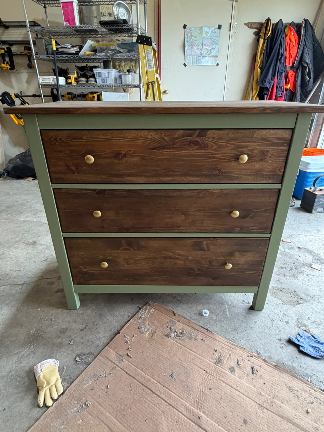 Three-Drawer Wooden Dresser with Green Frame - photo 4