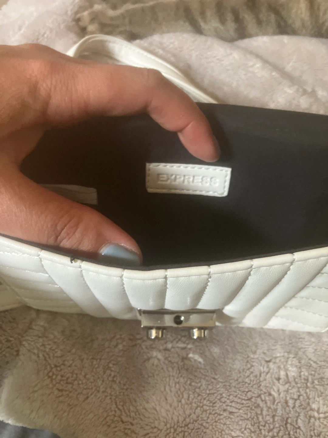 Express White Quilted Crossbody Bag - photo 3