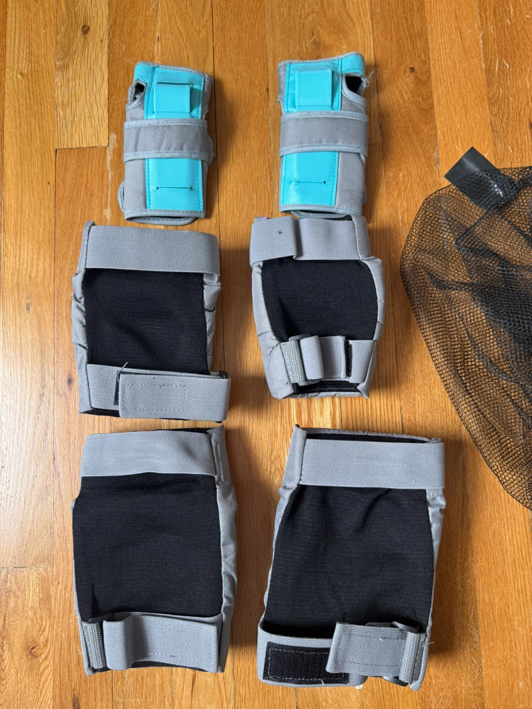 Foxy Skates Youth Protective Gear Set - Size M - photo 2