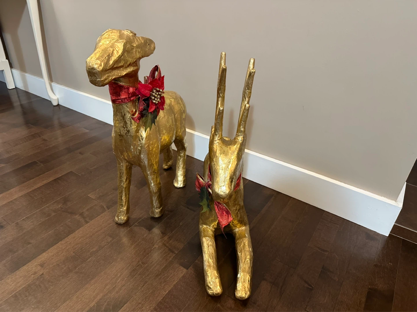 Gold Christmas Reindeer Decor Set