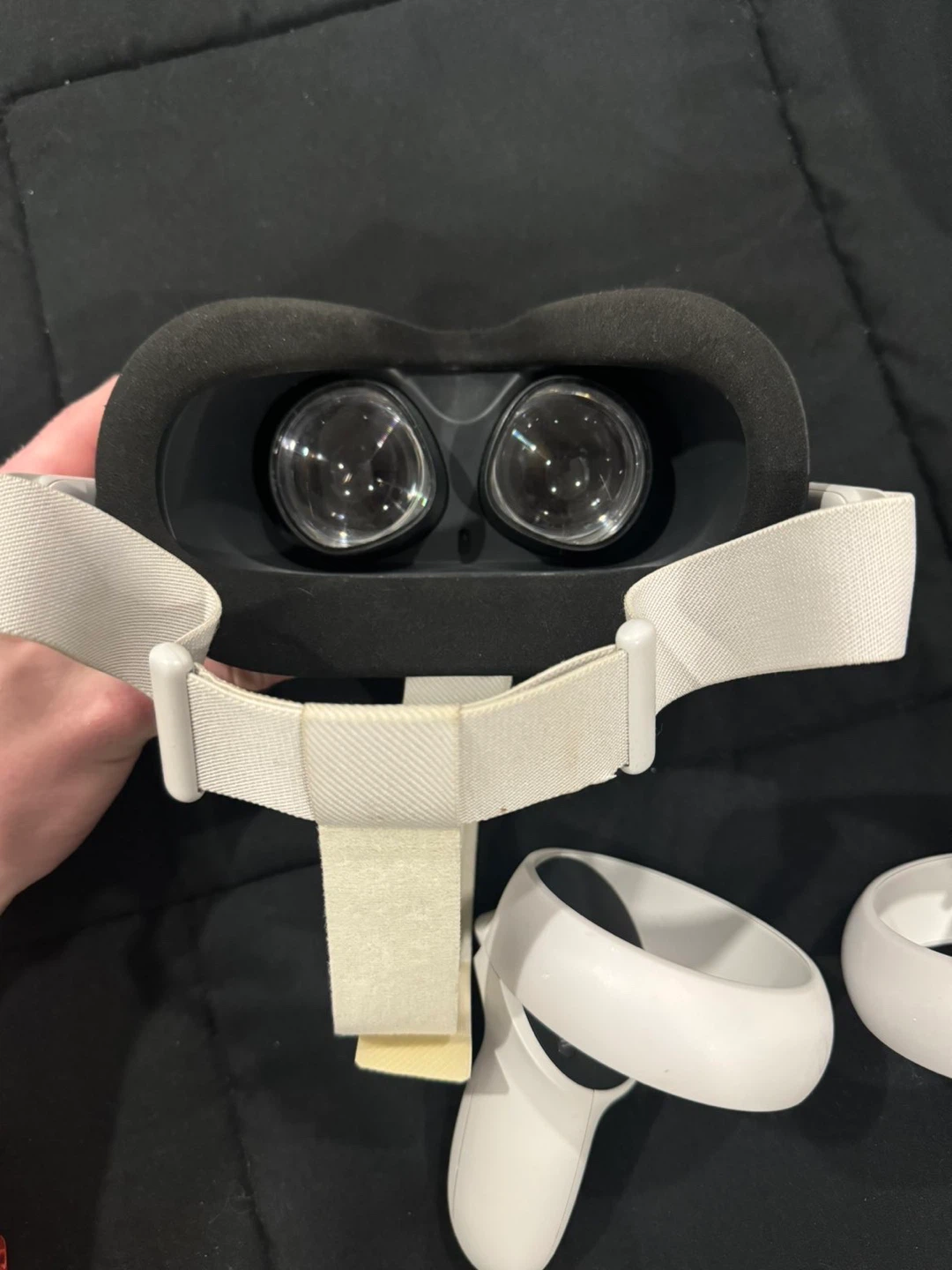 Meta Quest 2 VR Headset with Controllers - photo 2