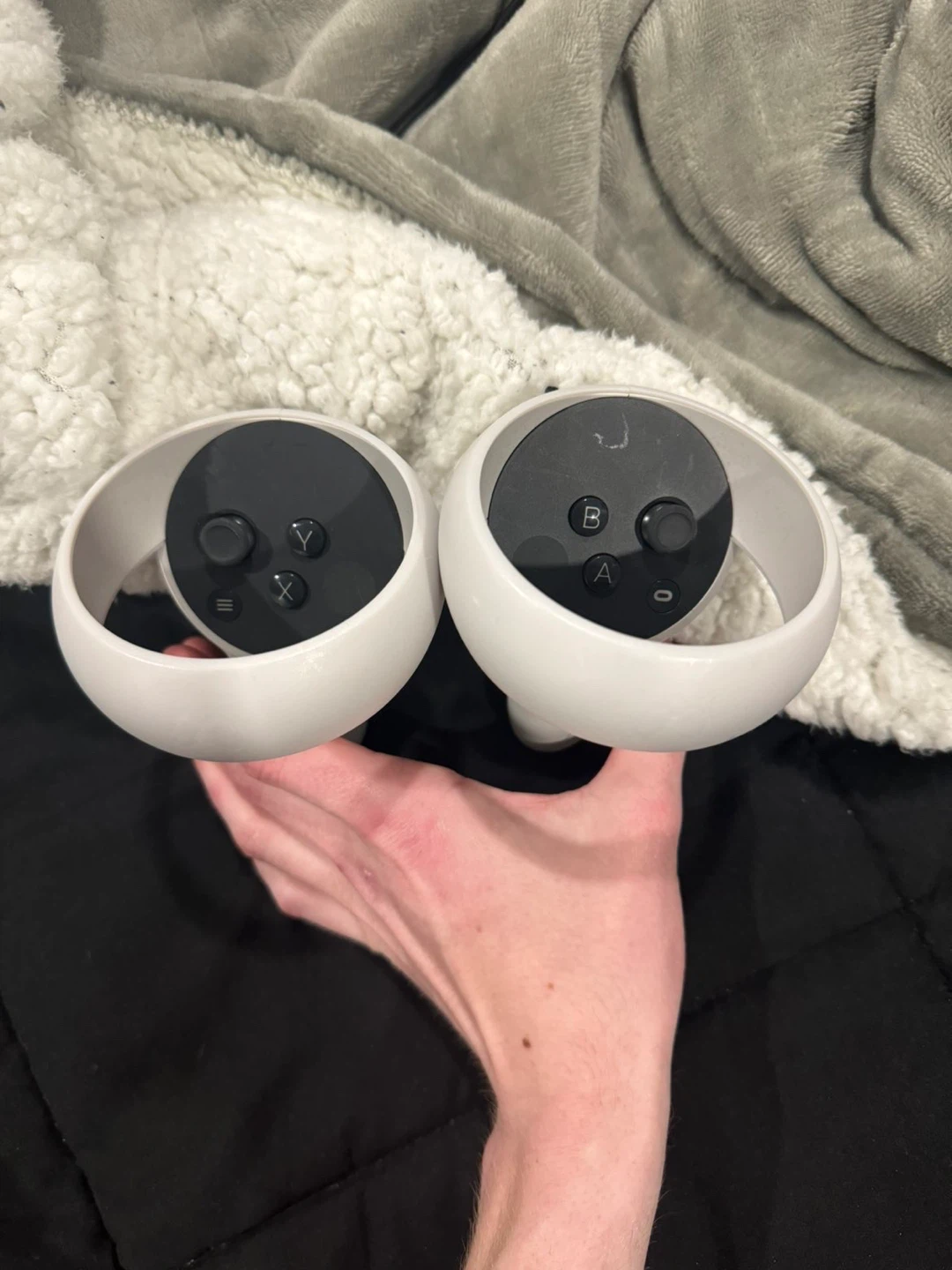 Meta Quest 2 VR Headset with Controllers - photo 3